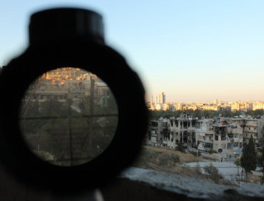 Ελεύθερος σκοπευτής Χούθι σκοτώνει τρεις Σαουδάραβες στρατιώτες (βίντεο)
